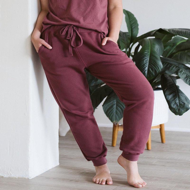 The Women\'s Essential Sweatpant - Dark Clay